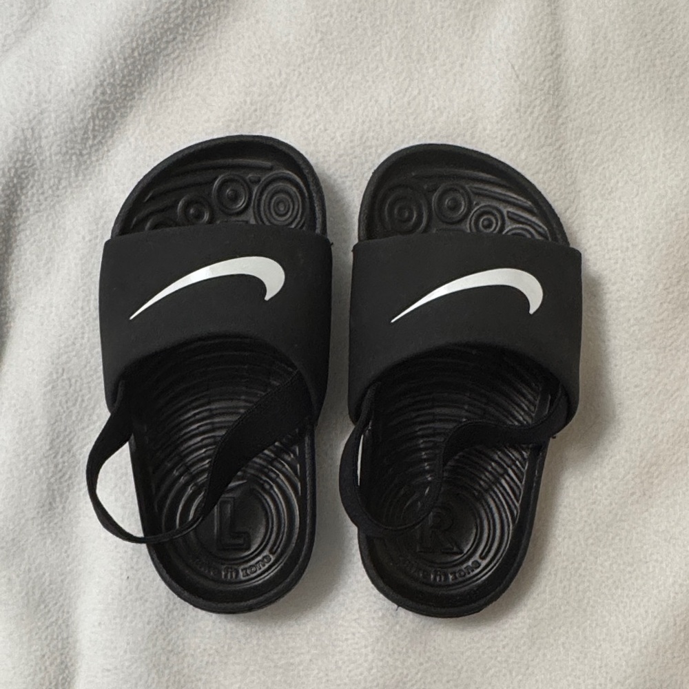 New Nike Black Toddler Slide Sandals with White Swoosh and Heel Strap